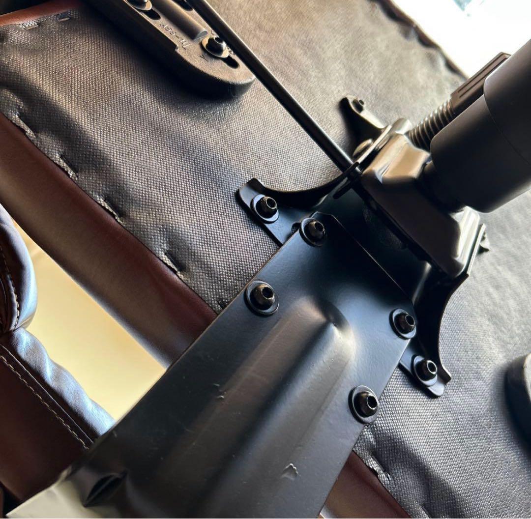 肘付きオフィスチェア　ブラウン