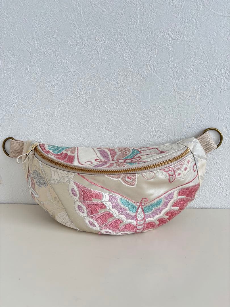 再販　袋帯　帯リメイクバッグ　ボディバッグ　蝶々　プラチナ