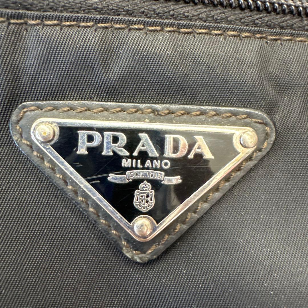 プラダ　ナイロン　ショルダーバッグ