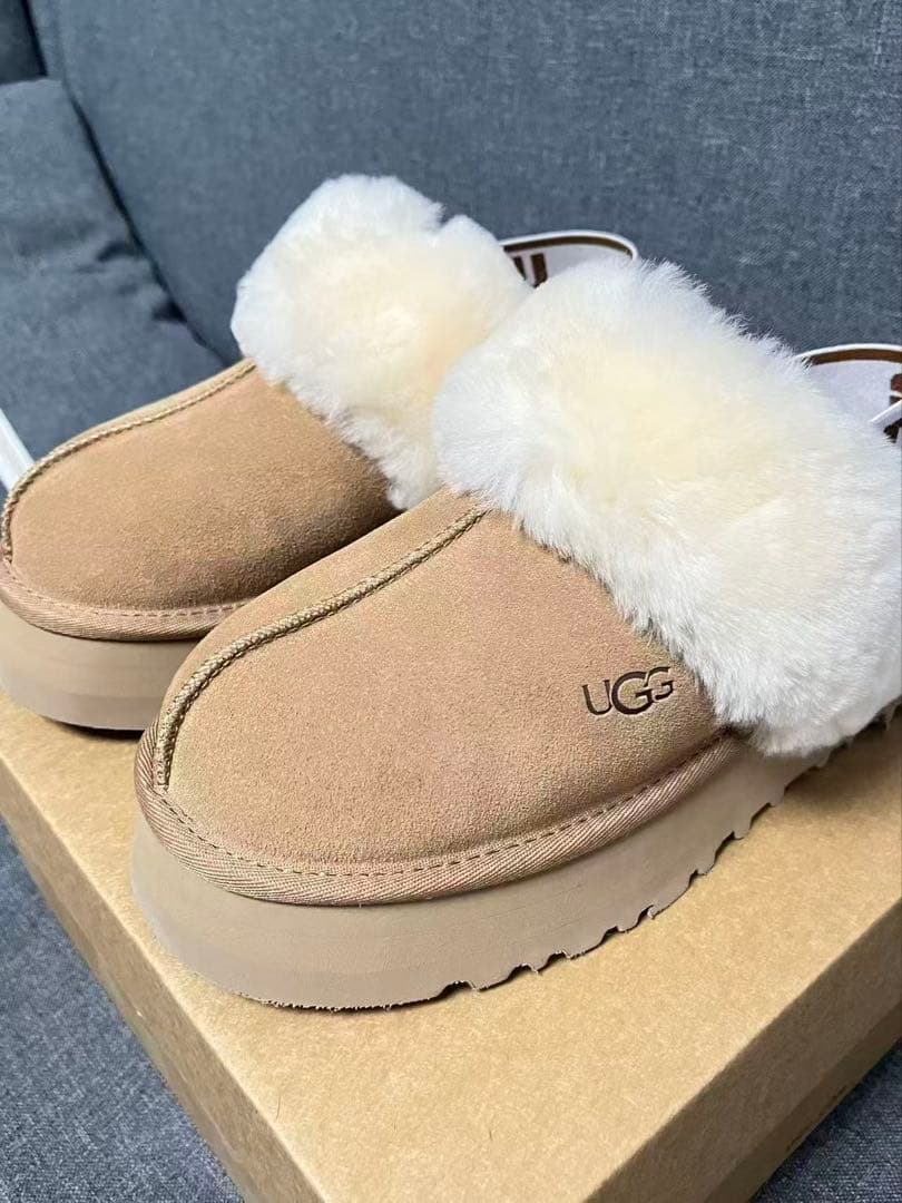 UGG ムートンブーツ ベージュ プラットフォームスリッパ 24.5cm