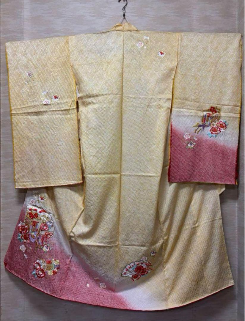 七五三　四ツ身女の子着物　正絹　仮絵羽　艶やか黄色　豪華絞り　刺繍　御所車