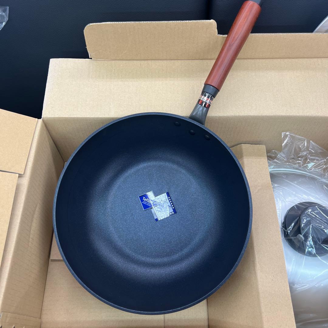 ★新品送料込お買得北陸アルミ日本製IH対応ウーウェンパンプラス28cm