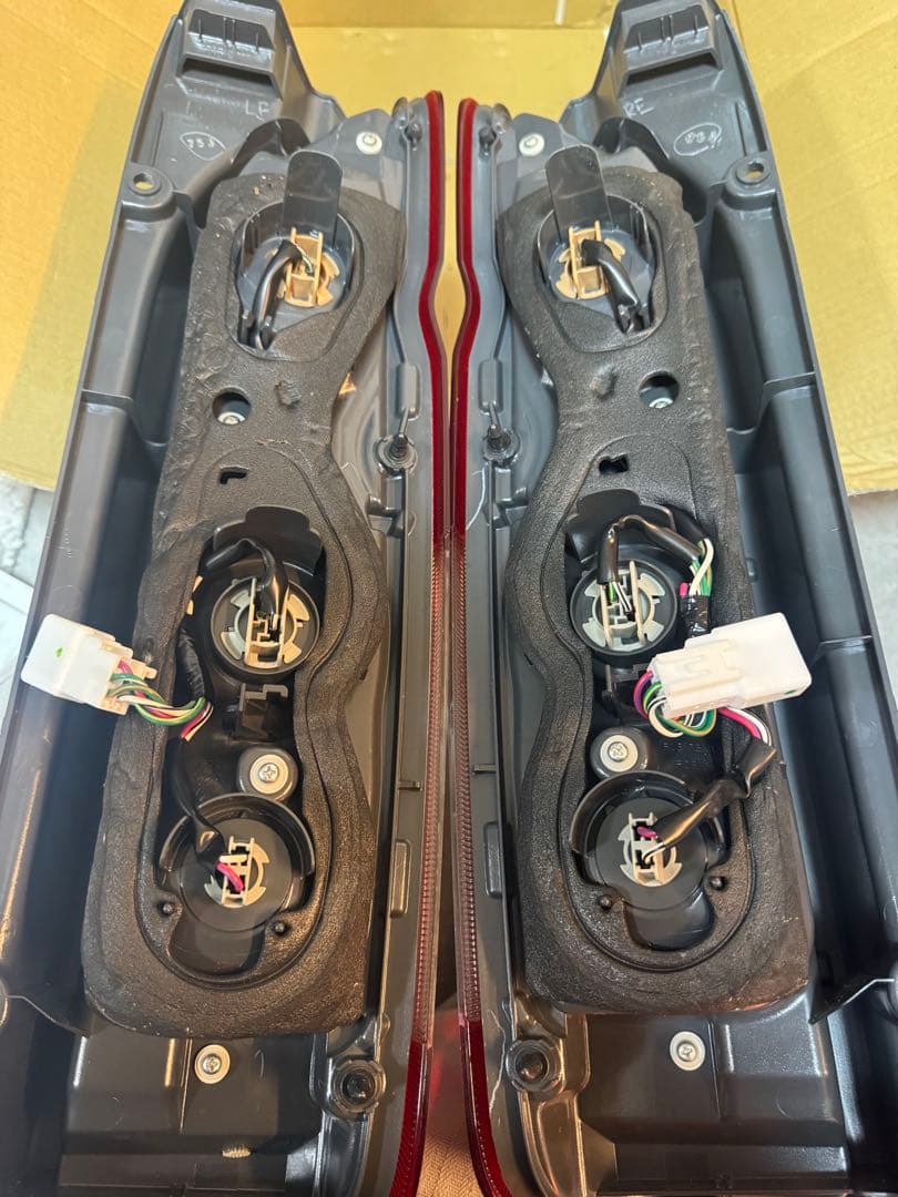 200系 ハイエース　テールランプ