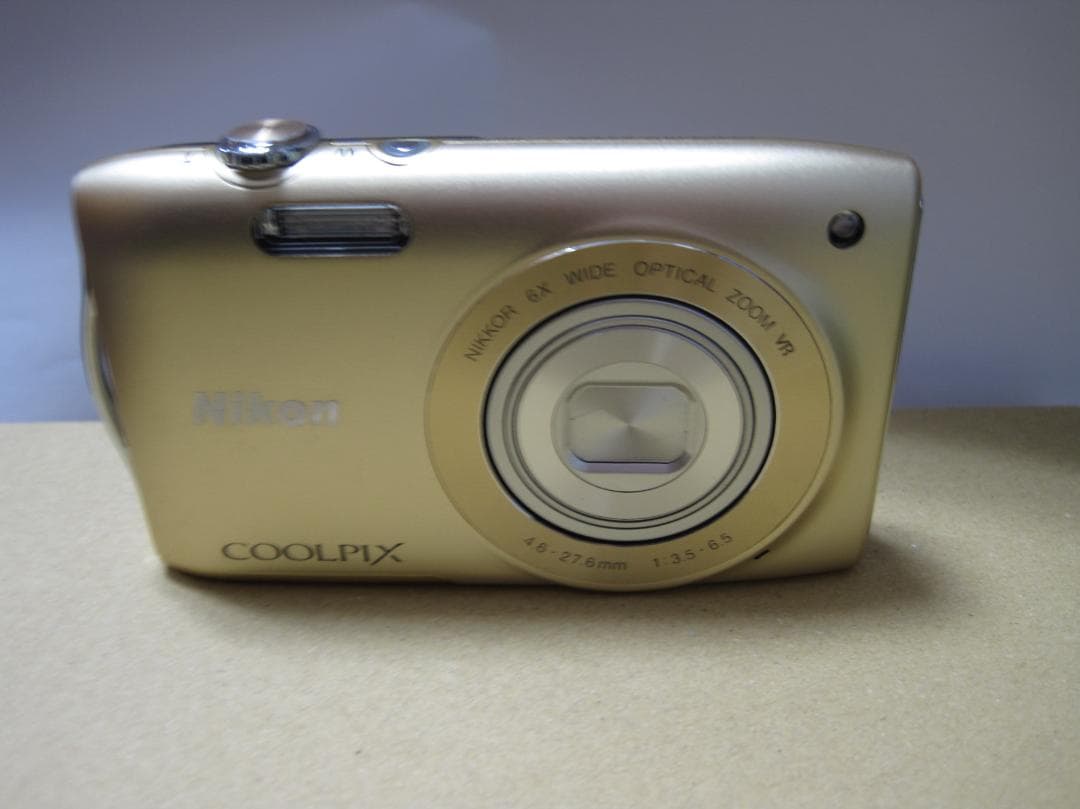 新品、未使用　Nikon COOLPIX S3300 本体と付属品