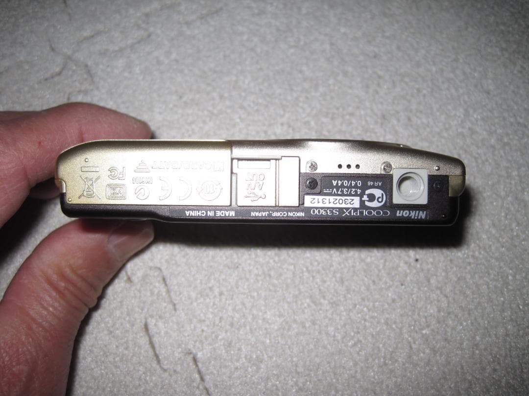 新品、未使用　Nikon COOLPIX S3300 本体と付属品