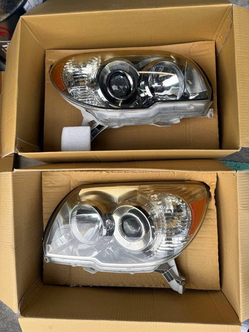 ハイラックスサーフ　純正　ヘッドライト左右　TRN215