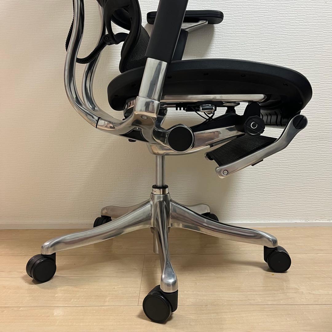 エルゴヒューマン プロ オットマン内蔵型 ヘッドレスト有り　ブラック