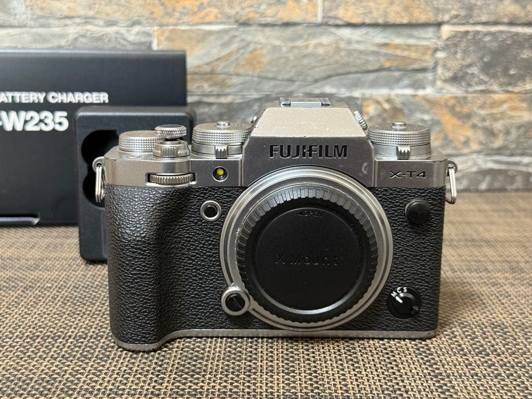 FUJIFILM X-T4シルバー 本体 (空箱なし) + BC-W235