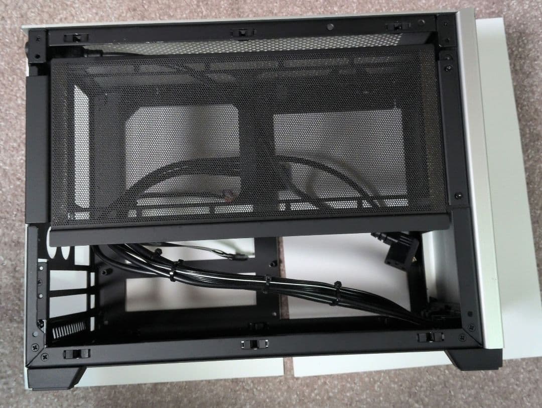 NCASE M1 Ver6.1 ミニ ITXアルミケース シルバー中古品