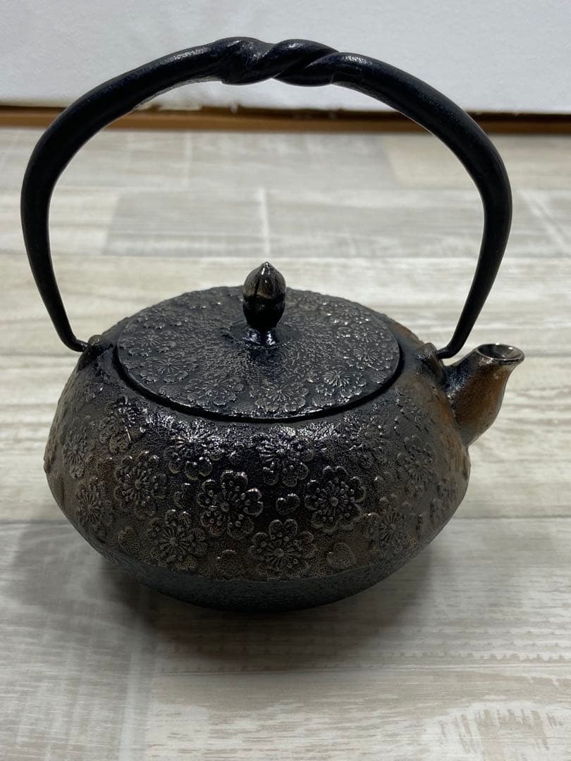 【新品未使用】南部鉄器 急須 照光堂 花文 鉄瓶