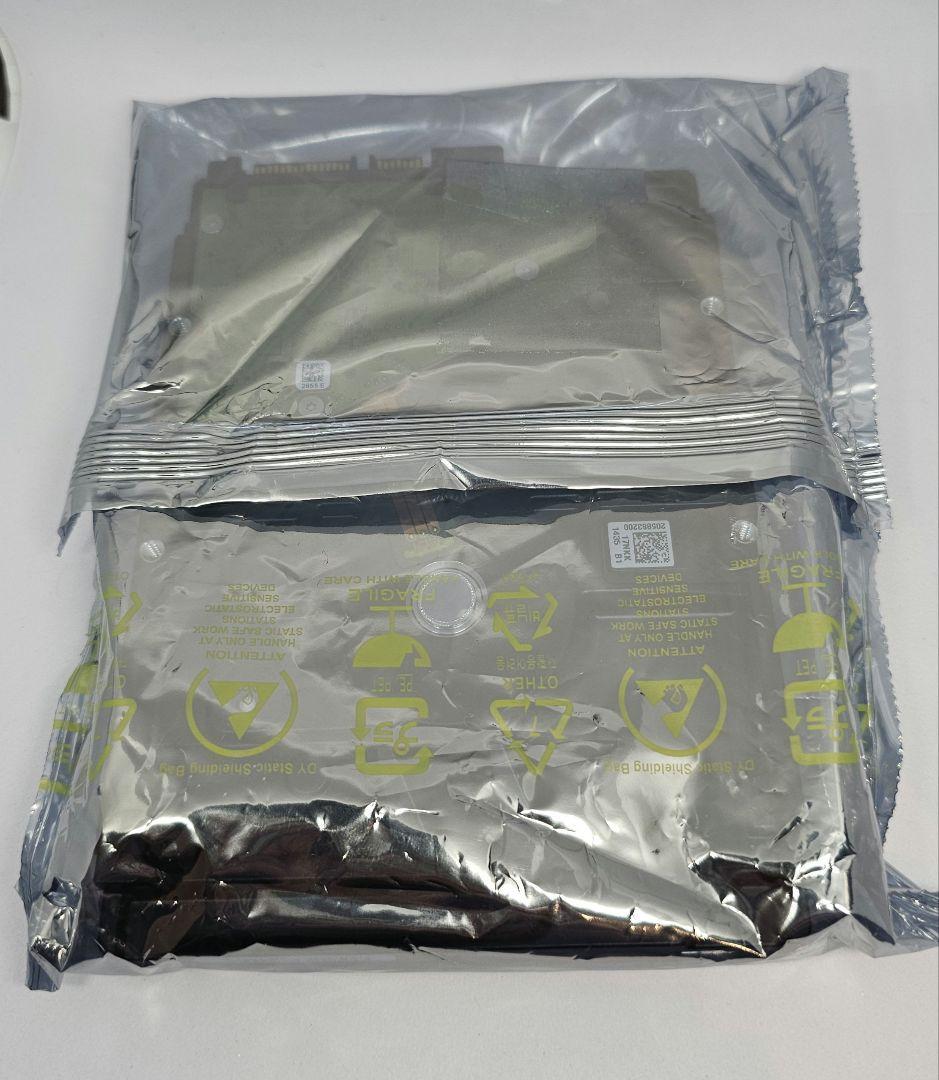 Seagate SkyHawk 4TB SATA HDD 未使用