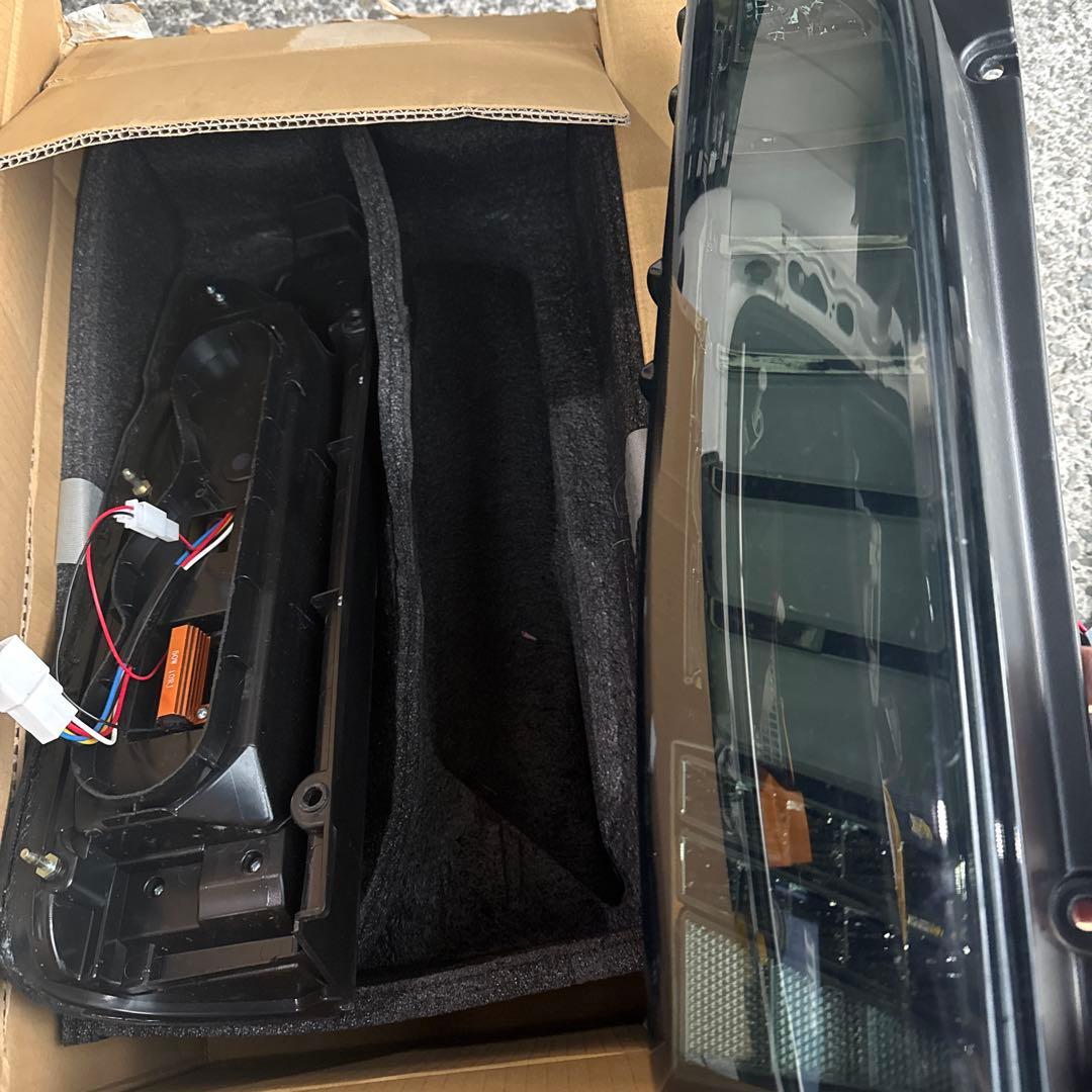 ハイエース　テールランプ