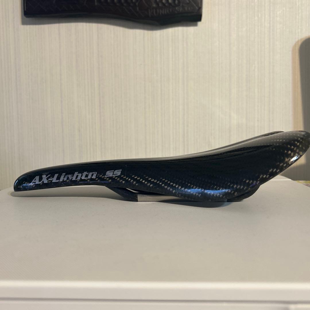 d*2様 AX-lightness エンデュランス　フルカーボンサドル