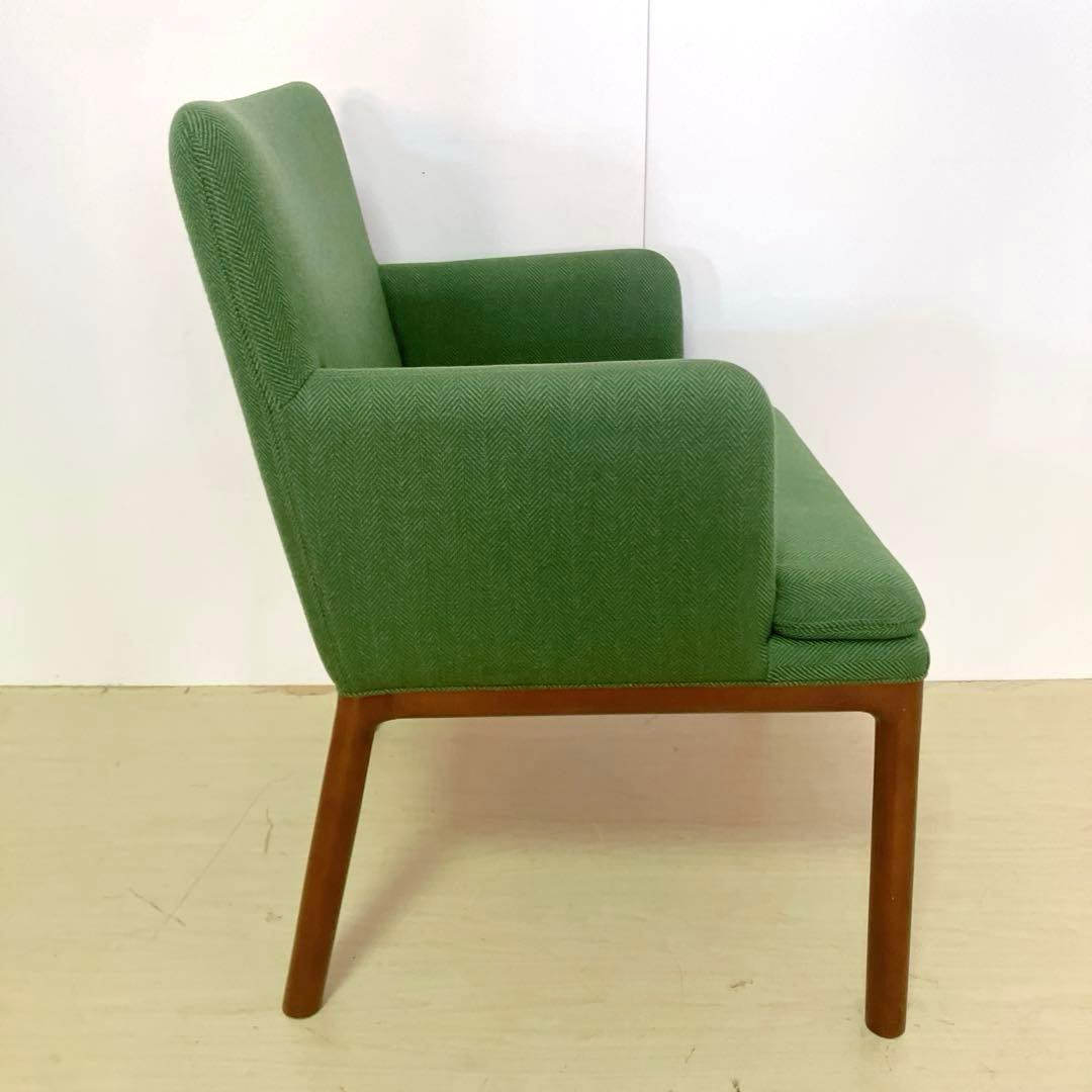 Oliver オリバー　肘掛けつき　ダイニングチェア　　　カラーグリーン　椅子