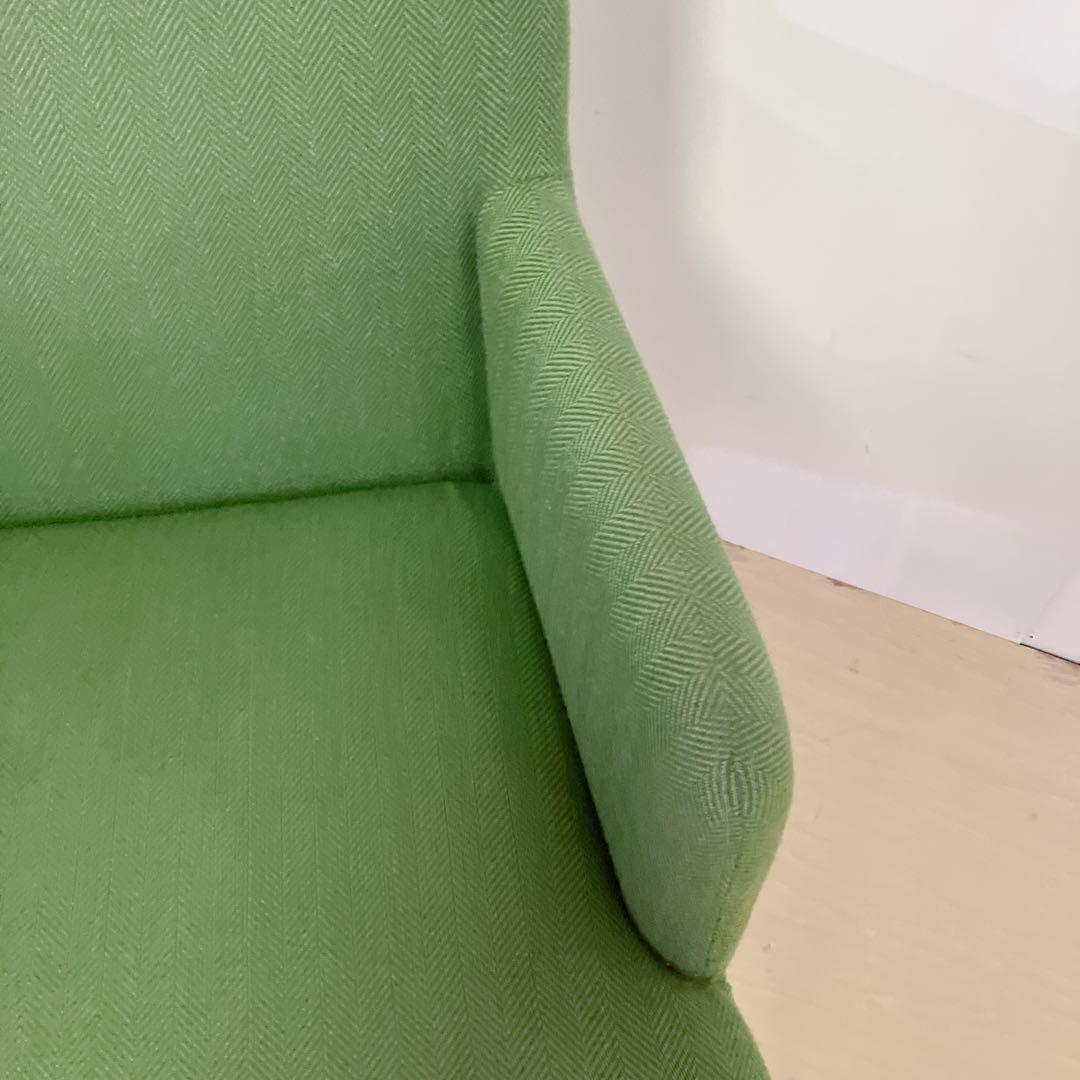 Oliver オリバー　肘掛けつき　ダイニングチェア　　　カラーグリーン　椅子