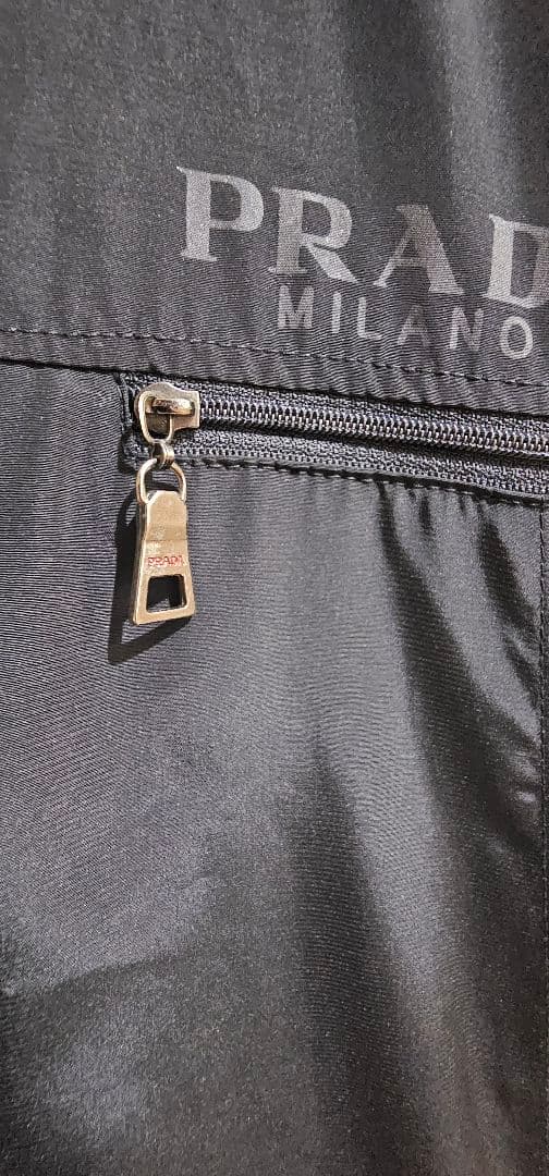 【 PRADA 】 プラダ バックプリント ロゴ ナイロンジャケット パーカー付