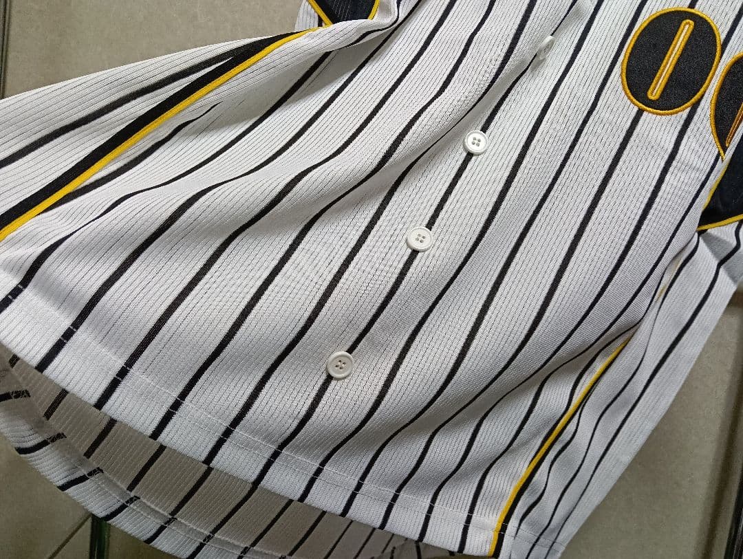 超希少・新品タグ付き！シャープ産業 阪神タイガース 田中秀太 ユニフォーム M