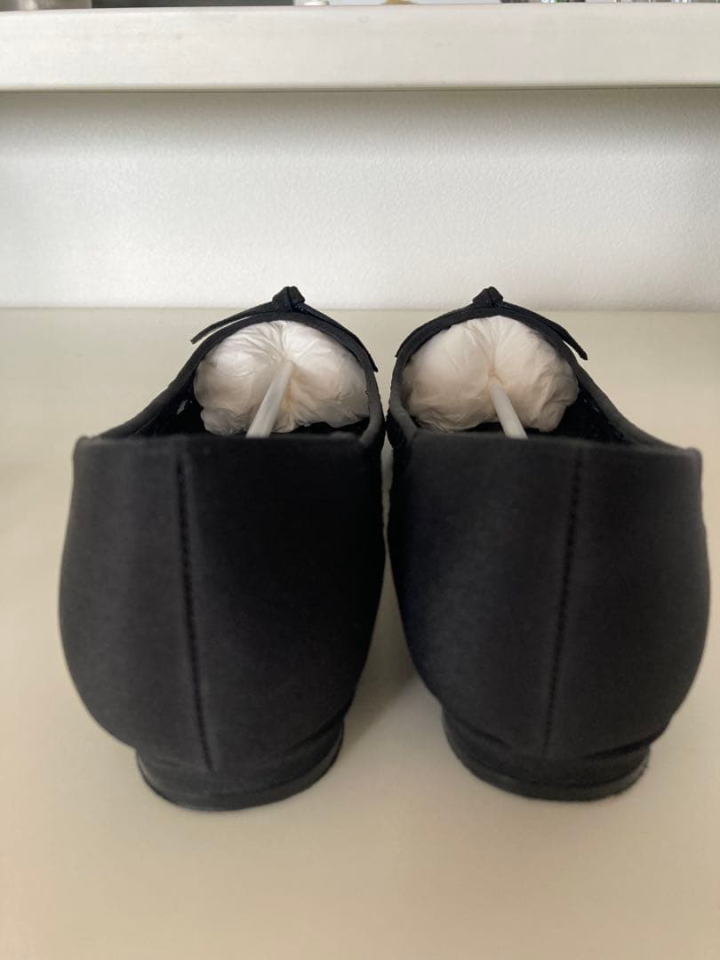 Manolo Blahnik TIAKALA レースフラットパンプス　ブラック