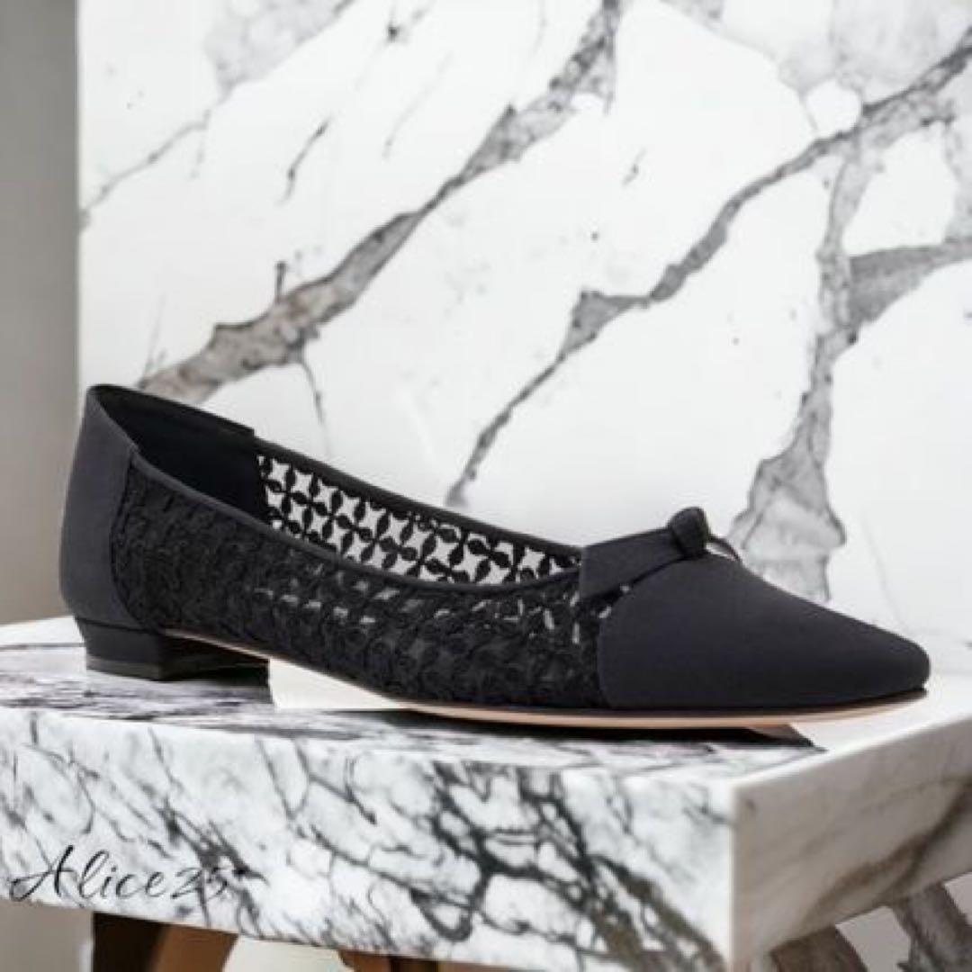 Manolo Blahnik TIAKALA レースフラットパンプス　ブラック