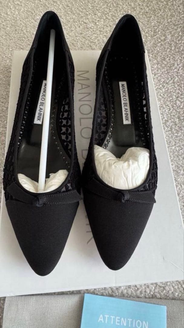 Manolo Blahnik TIAKALA レースフラットパンプス　ブラック