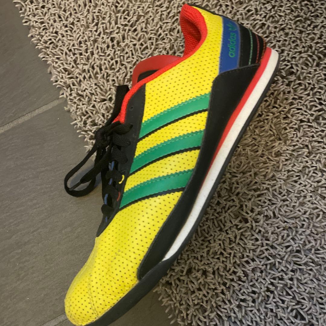 adidas TR2010 南アフリカ　ワールドカップ記念モデル　スニーカー