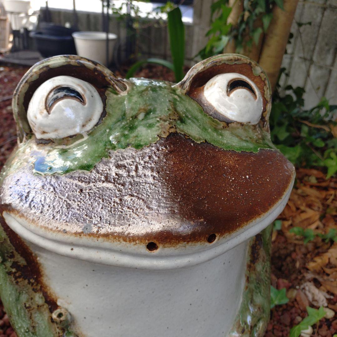 信楽焼　手作り出目笑い立ち蛙　(特大) 　蛙　カエル　かえる