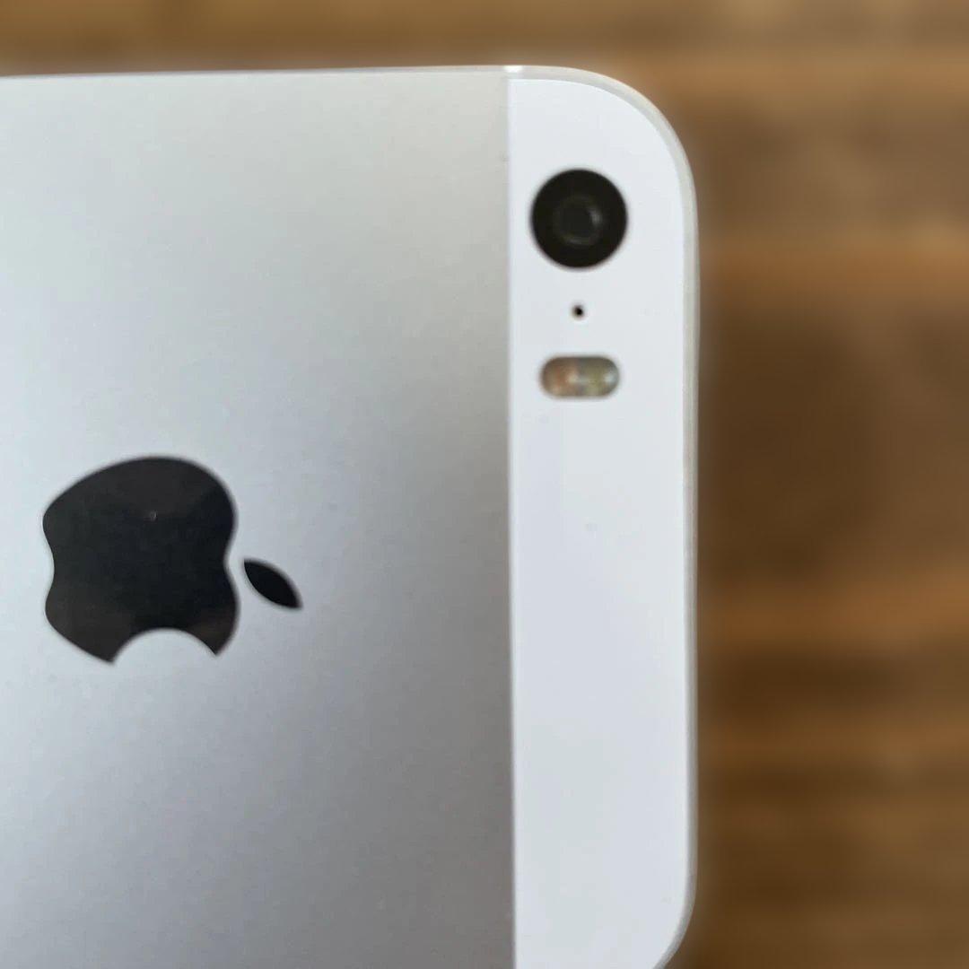 【n】美品 iPhone 5s 64GB シルバー 箱あり 動作品