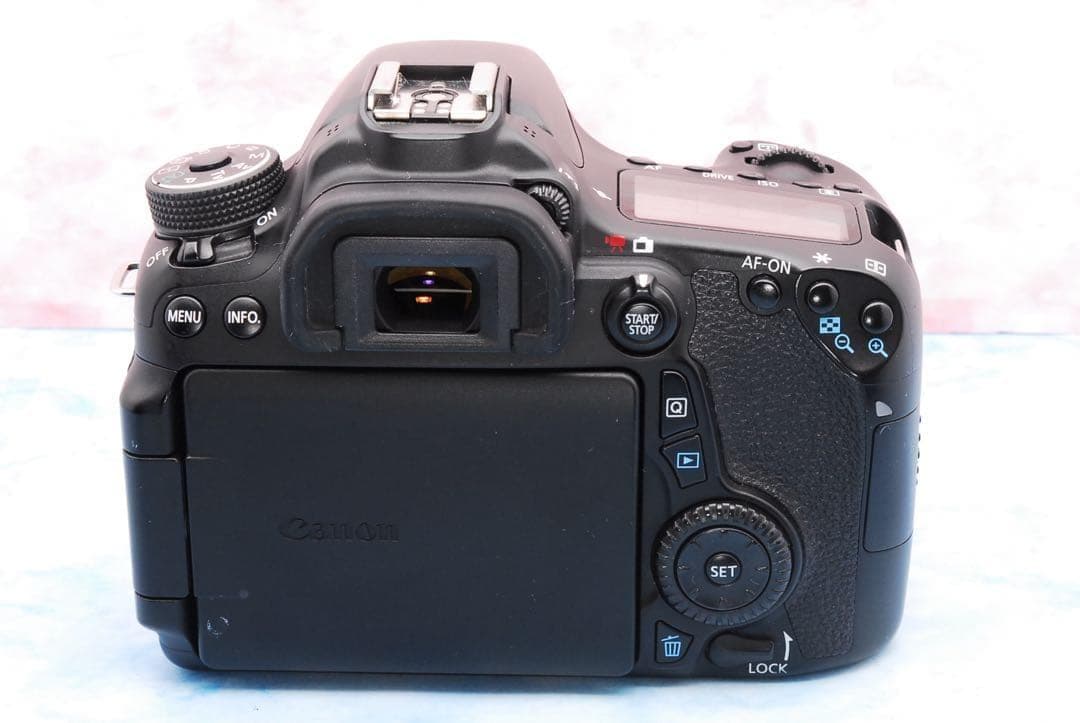 Canon EOS 70D☆手ぶれ補正☆スマホ転送OK☆美品☆一眼レフカメラ
