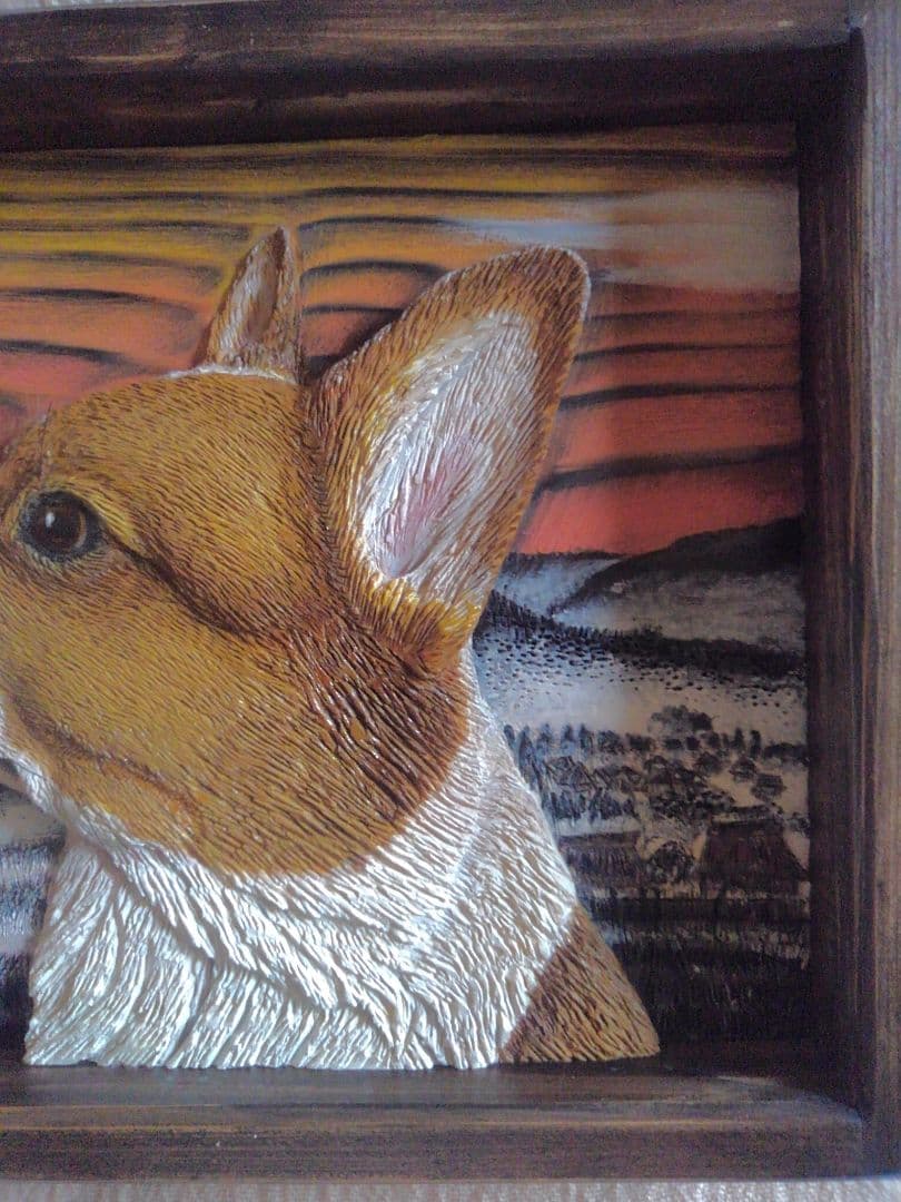 木彫りの日本画風コーギーの壁掛け