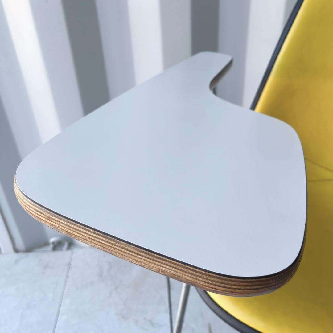 取付無料！ハーマンミラー イームズ シェルチェア テーブル付きスクールベース✨