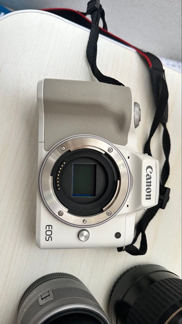 Canon EOS KissM2 ホワイト ミラーレスカメラ 本体とレンズ3個