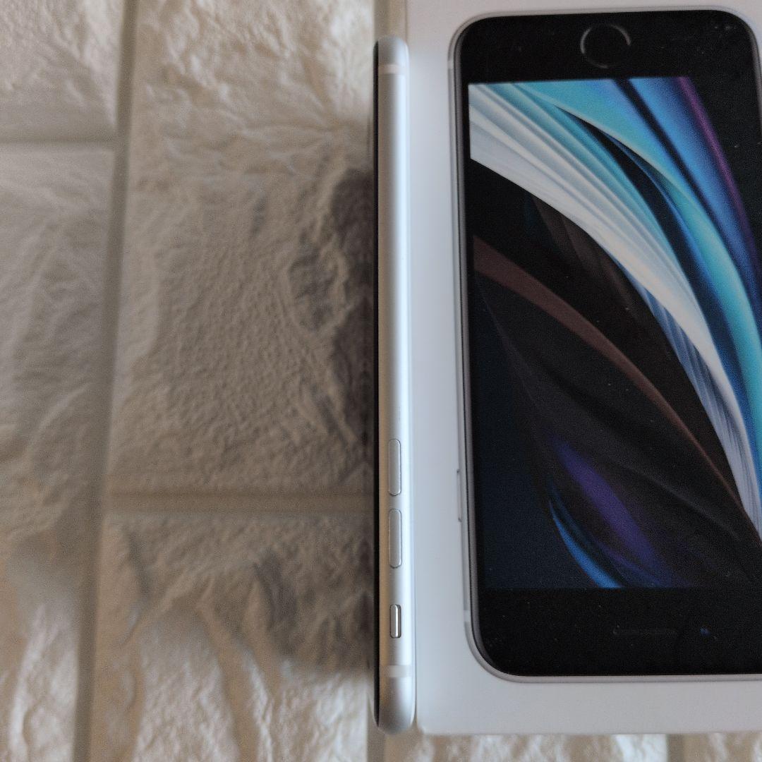 Apple iPhone SE 128GB 白　充電ケーブルバッテリー残量84%