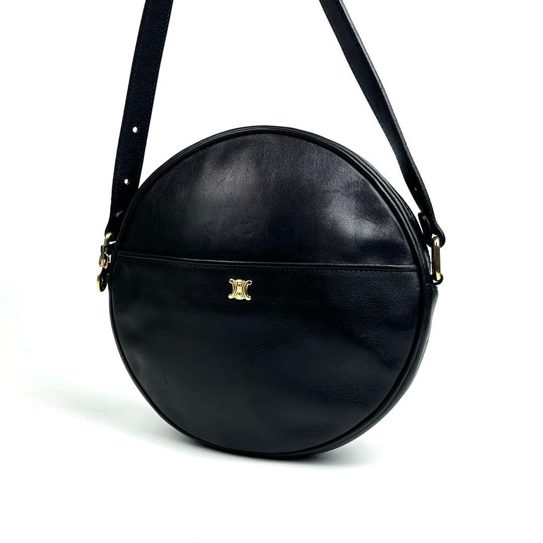 【美品】セリーヌ　ショルダーバッグ　トリオンフ　ゴールド金具　丸型　レザー　黒色