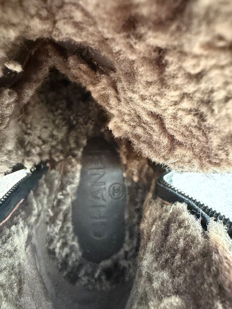 シャネルCHANEL⭐️ファー付きブラックスエードムートンブーツ