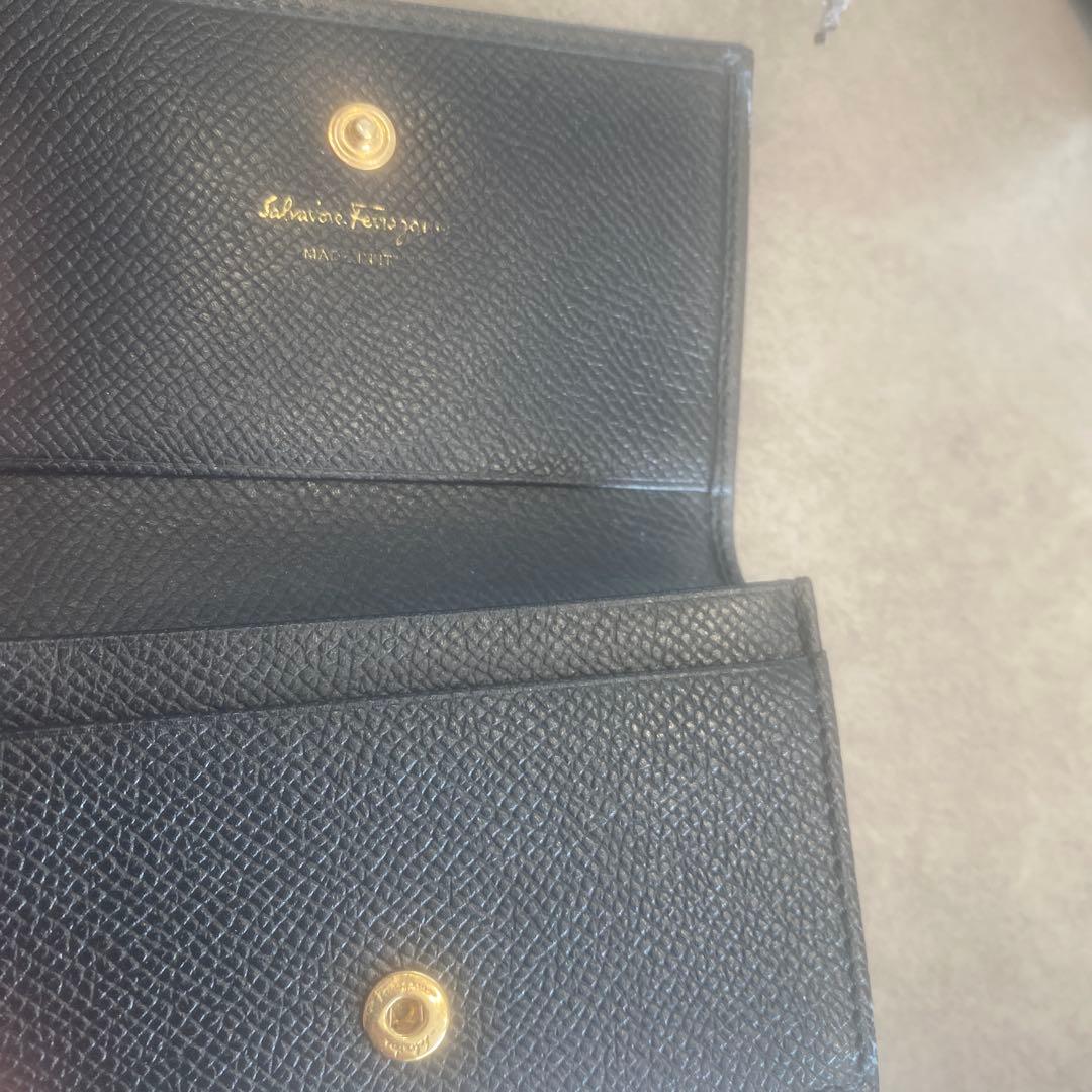 Salvatore Ferragamo 黒レザー名刺入れ