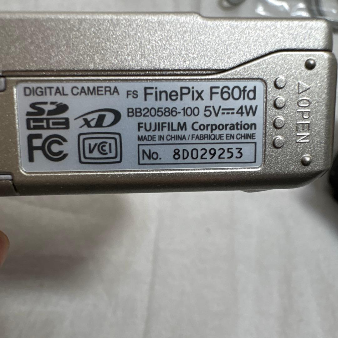 富士フィルム FINEPIX F60fd ☆シルバー☆取扱説明書・充電器・充電式