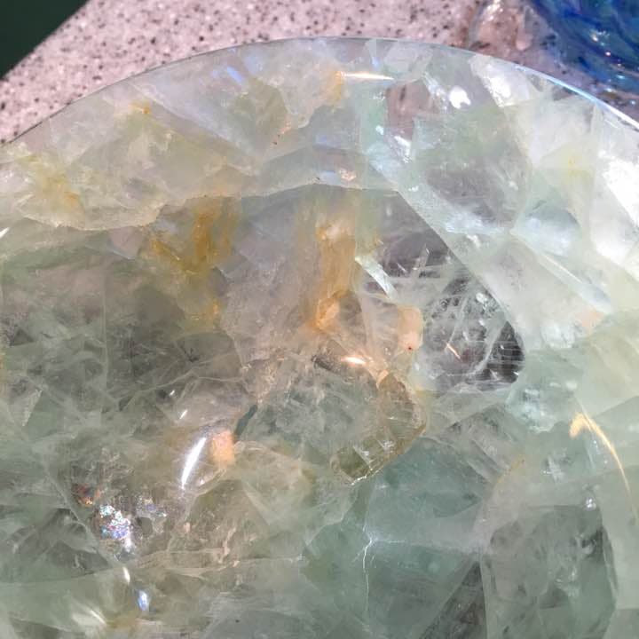 台湾で購入した水晶の希少な置き物 ( 美品 ) 天然石
