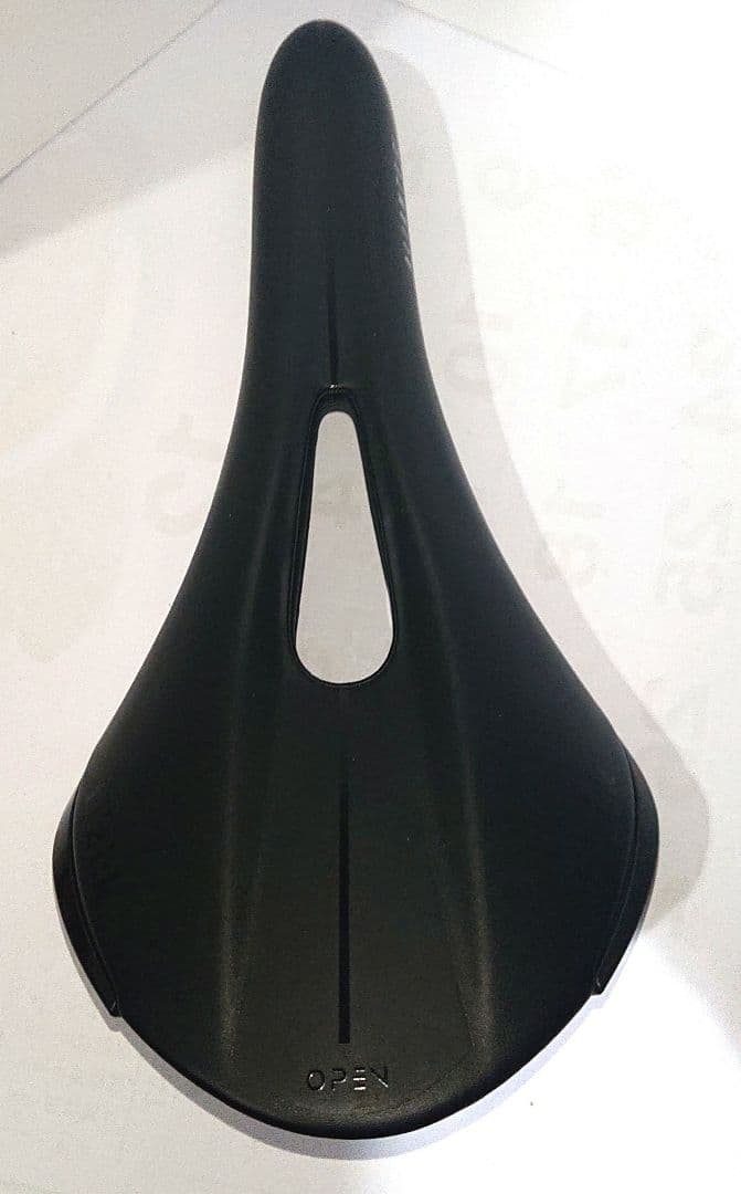 fi'zi:k ALIANTE R3 OPEN K:IUM サドル