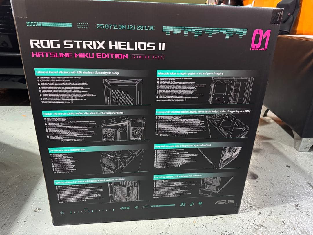 fantomX7限定品ROG Strix Helios II 初音