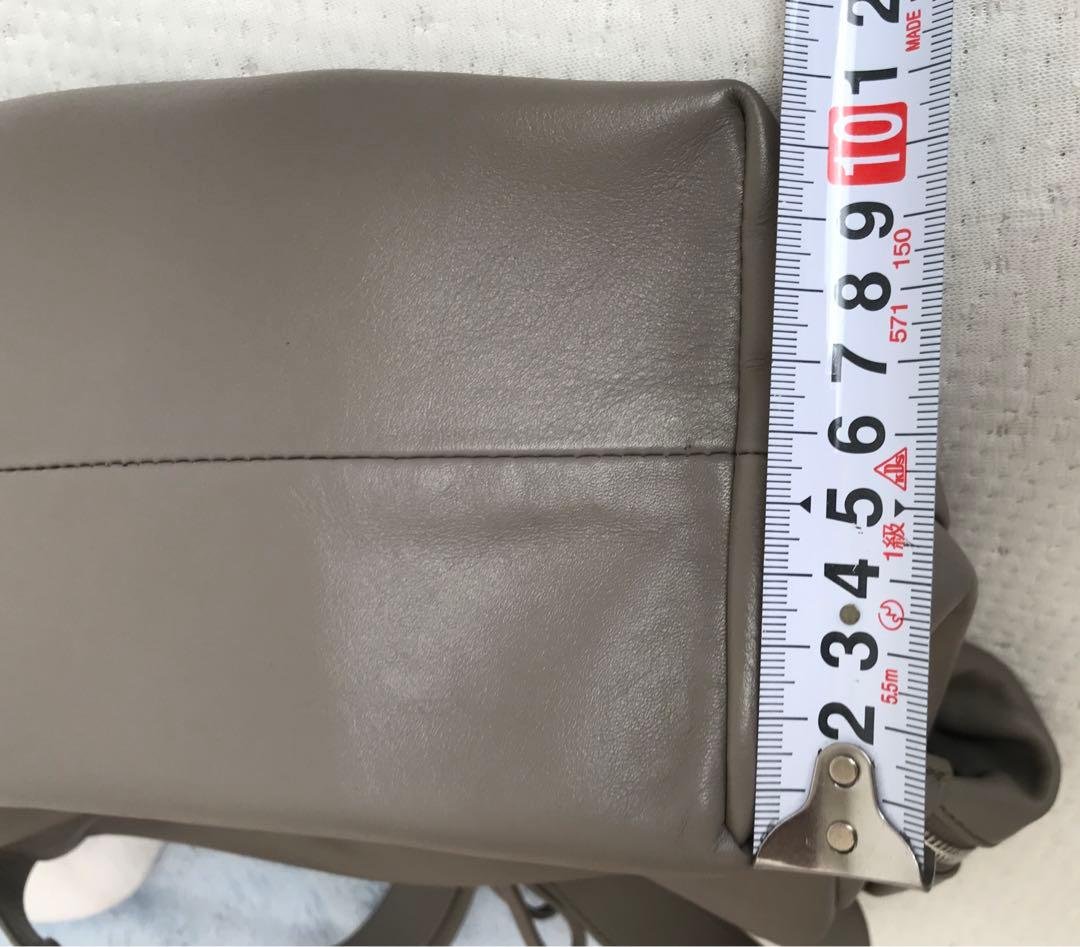 BEARDSLEYレザーボディバッグ