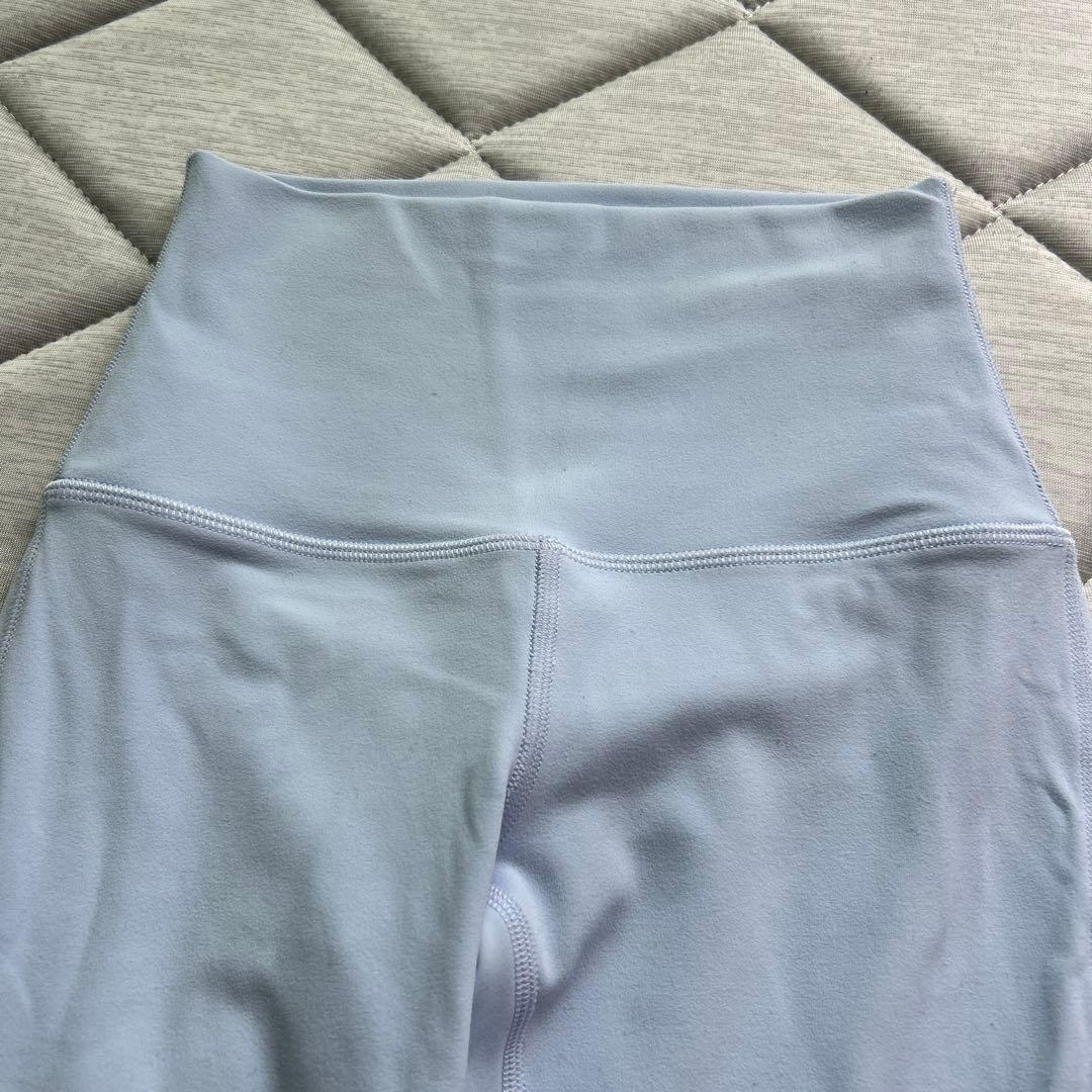 ルルレモンレギンス０　ライトブルー