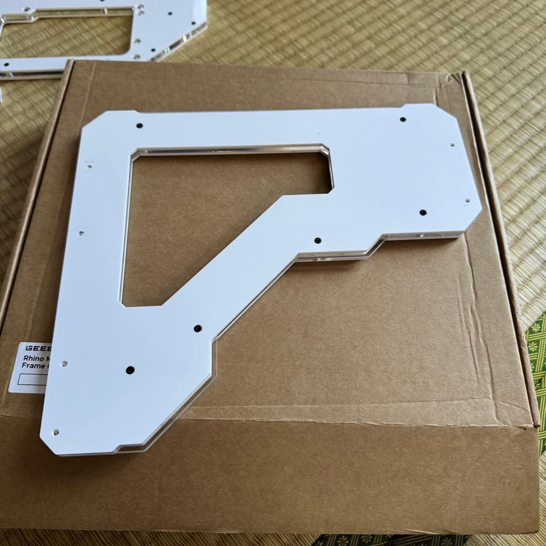 Geeek Rhino M mATX オープンエアケース ホワイト