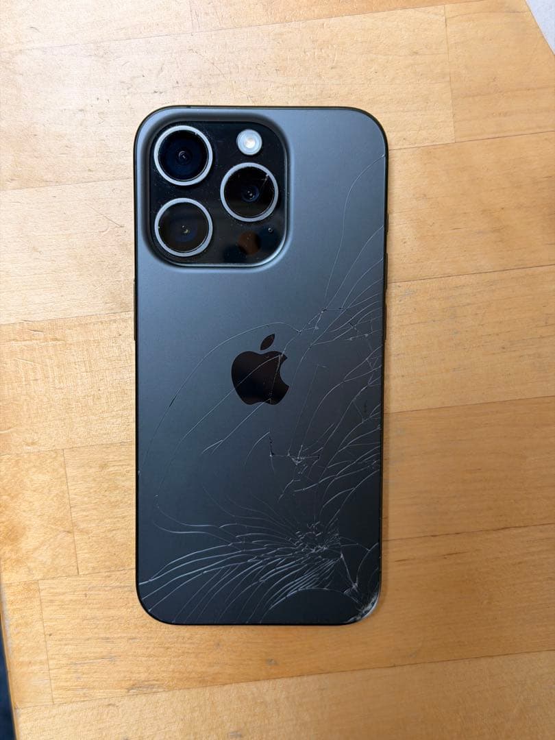 【訳あり】iPhone 15 Pro 128GB ブラックチタニウム 動作良好