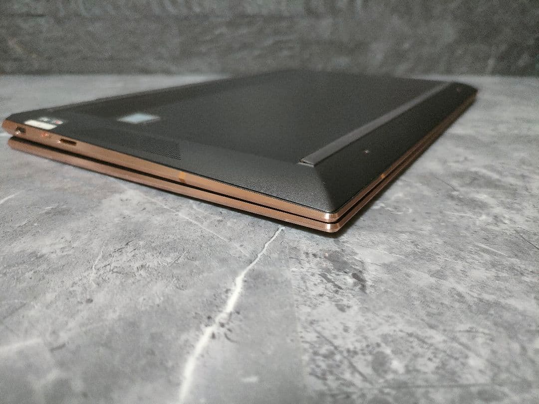 美品 HP SPECTRE COREI7 メモリ16 SSD256 新品バッテリ