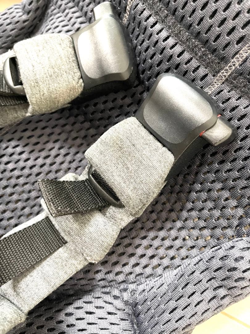 BabyBjörn 抱っこ紐 ハーモニー　アンスラサイト　ベビービョルン　人気