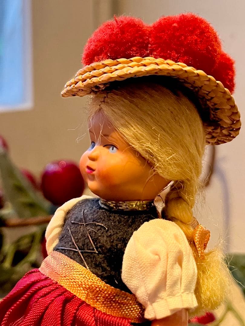 ◆フランス蚤の市｜ミニドールAヨーロッパ民族衣装、ドイツ金髪ブルーアイ少女