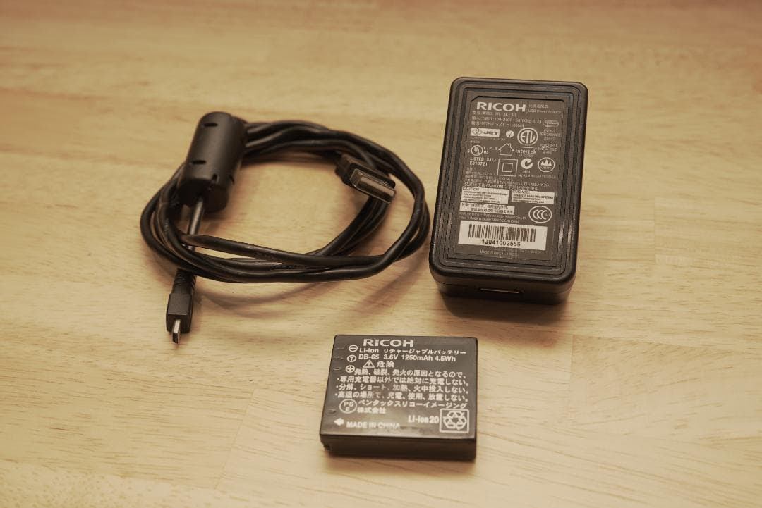 RICOH デジタルカメラ GR (APS-C) 初代モデル