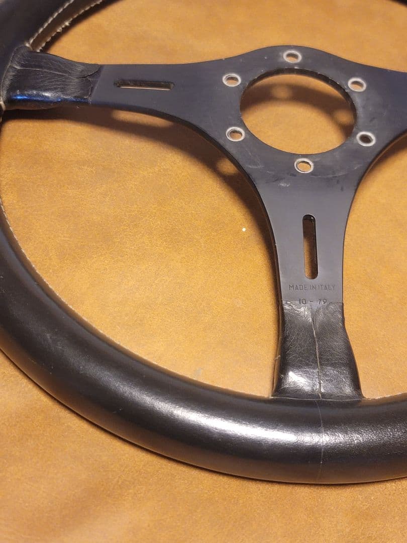 MOMO モモ　ロニーピーターソン　レザーステアリング　当時物　約350mm