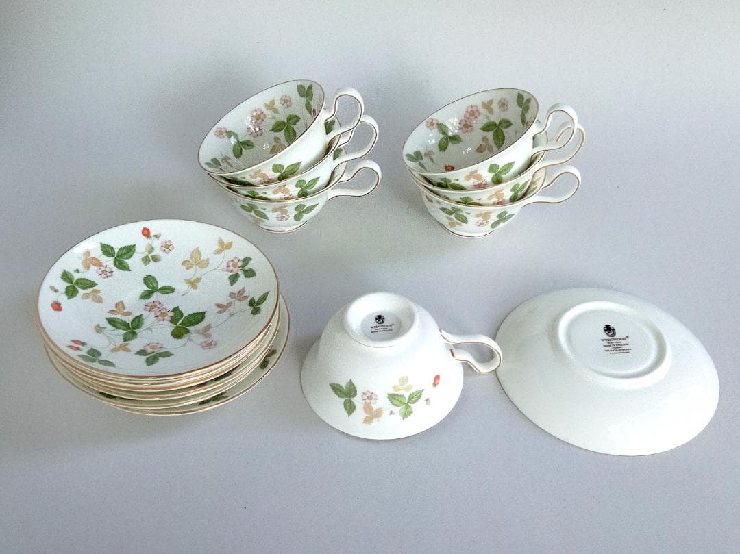 ウエッジウッド　ワイルドストロベリー　皿、紅茶・コーヒー揃い、ポットなど 37点