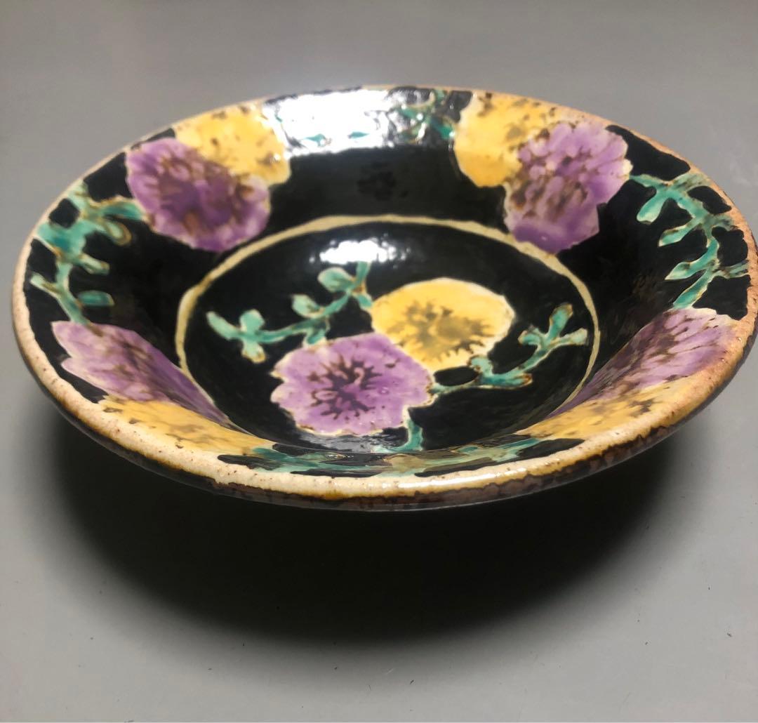 伊藤聡信　中鉢　黒　紫　黄色　花